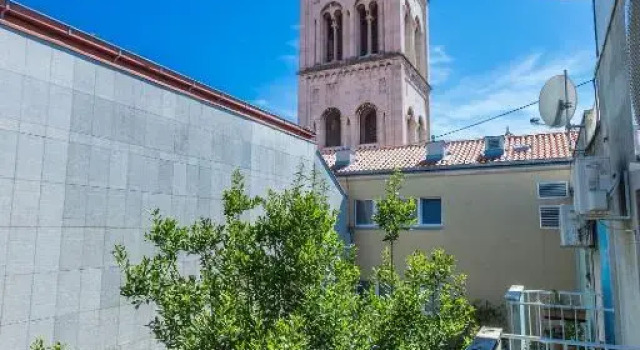 Calle Larga Ventidue, Đặt Khách sạn Zadar Zadar County, gần Cedulin Palace