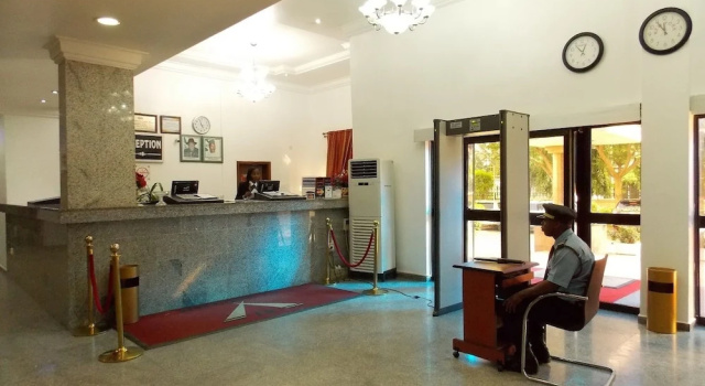 Reiz Continental Hotel Abuja, Rezerwuj Hotel Abudża Bwari