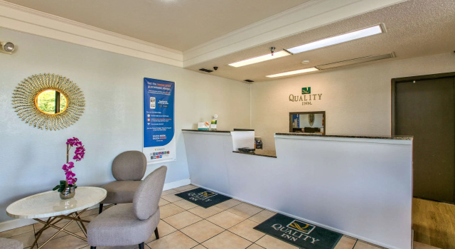 Quality Inn Tallahassee near University, Забронировать Отель Таллахасси Панхэндл Флорида