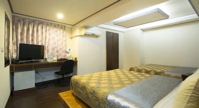 Четырёхместный семейный номер Standard Chief Hotel
