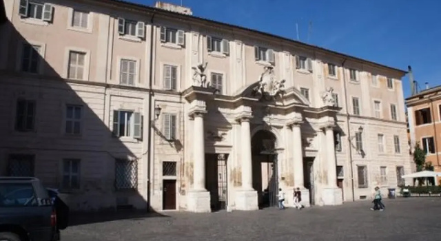 Rome With a Garden Delightful 1 Bedroom Apartment With Private Garden in Historic Trastevere, Забронировать Апартаменты/квартира Отели Рима с парковкой, рядом с Вилла Фарнезина, Парковка