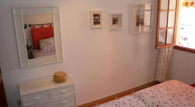 MEDITERRANEAN BEACH APARTMENT 180º SEA & ISLAND VIEWS, Забронировать Апартаменты/квартира Отели Санта Полы с парковкой, Парковка