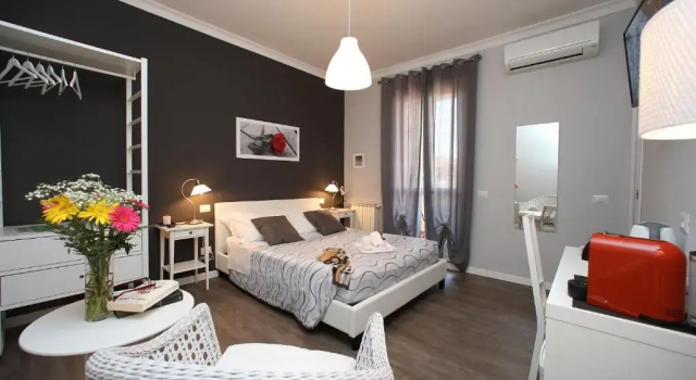 Двухместный номер Deluxe с балконом и с видом на город A 2 Passi Dai Musei Luxury Guest House