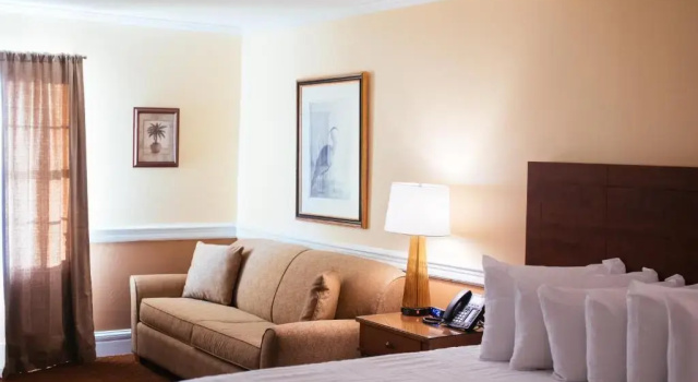 Двухместный люкс c 1 комнатой Inn on the Square, an Ascend Collection Hotel