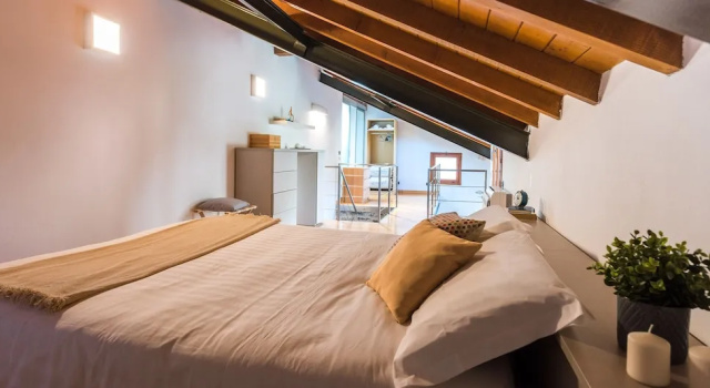 JOIVY Scenic 2BR Apt w/ Balcony & Parking, Забронировать Дом для отпуска Виллы Черноббьо, Вилла