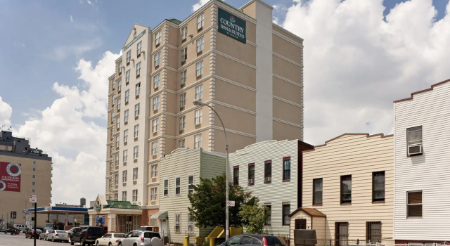 Queens County Inn and Suites Long Island City, Забронировать Отель Лонг-Айленд-Сити 
