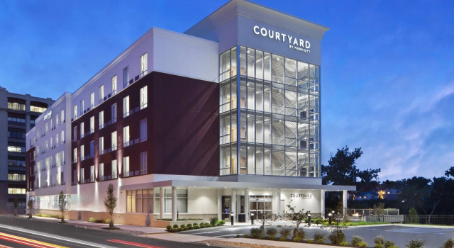 Кровать в общем номере Courtyard by Marriott Albany Troy/Waterfront