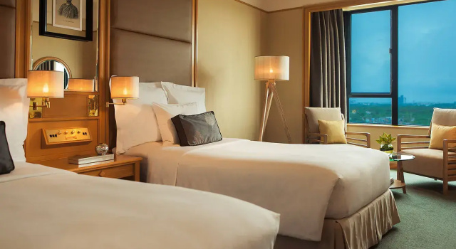 Клубный номер Standard Renaissance Riverside Hotel Saigon