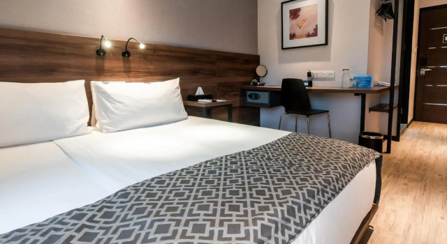 Meridian Adventure Marina Club & Resort, Boek Resort Wagethe Indonesië