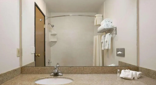 Четырёхместный номер Standard Baymont by Wyndham Seattle/Kirkland WA