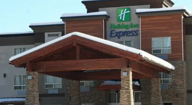 Четырёхместный номер Standard Holiday Inn Express Golden-Kicking Horse by IHG