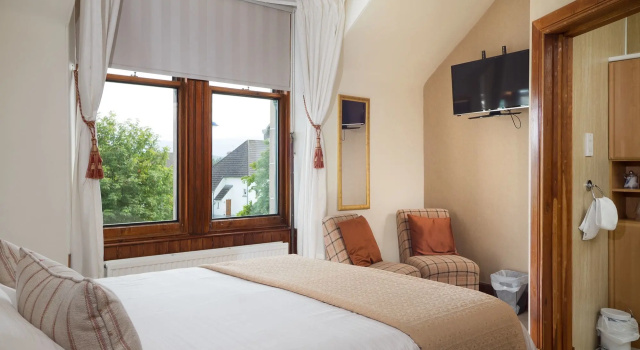 Cairngorm Guest House, Забронировать Гостевой дом Отели Cairngorms с парковкой, Парковка