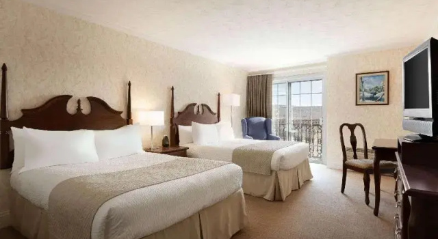 Четырёхместный номер Standard Days Inn by Wyndham Edmundston