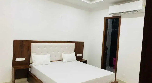 Royal King Hotel