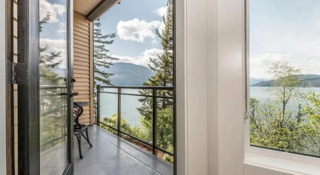 Двухместный люкс с видом на озеро The Lodge on Harrison Lake