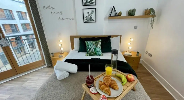 Stylish Luxe Apartment in City Centre w/ Netflix, Забронировать Апартаменты/квартира Отели Бирмингема с парковкой, рядом с The Cube, Парковка