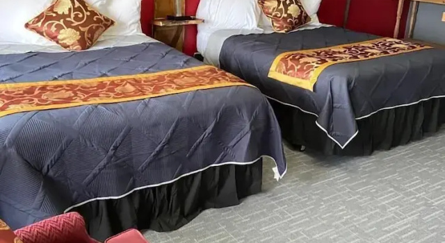 Tri-State Wood Inn, Забронировать Отель Хейзел Грин Айова