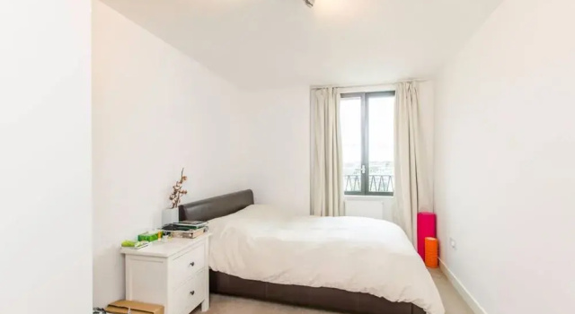 Stunning 2 Bed Flat w/ Terrace Next to Kings Cross, Забронировать Отель Камден Лондон