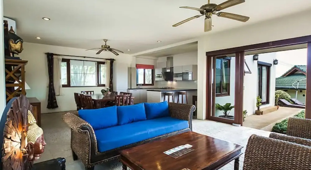 5 Bedroom Beach Front Villa on Samrong Bay, Забронировать Вилла Отели Сурат Тхани с парковкой, Парковка
