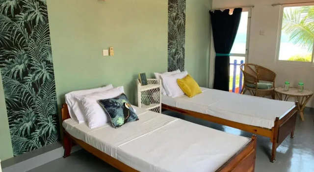 Airy Dale Guesthouse, 예약 게스트하우스 Ambalangoda 주차장이 있는 호텔, 주차장