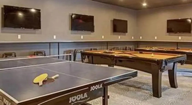 Texas State Capitol Flat- Social Living + Pool, Забронировать Отель Остин Greater Austin, рядом с Governor s Mansion