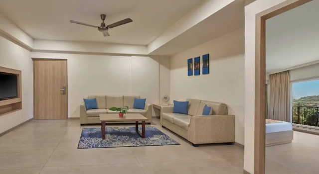 Люкс Premium с 3 комнатами The Fern Habitat Goa, Candolim, Series by Marriott