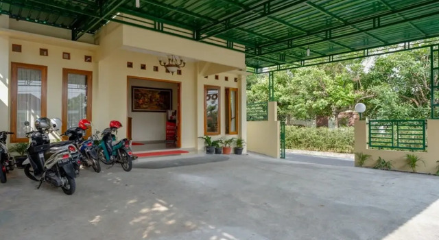 Wisma Taman Sari by RedDoorz, Boek Hotel Solo Central Java