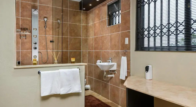 Ya Rona Sea View -5 Bedroom Ramsgate Holiday Home KRB1, Забронировать Отель Отели Durban South Coast с парковкой, Парковка