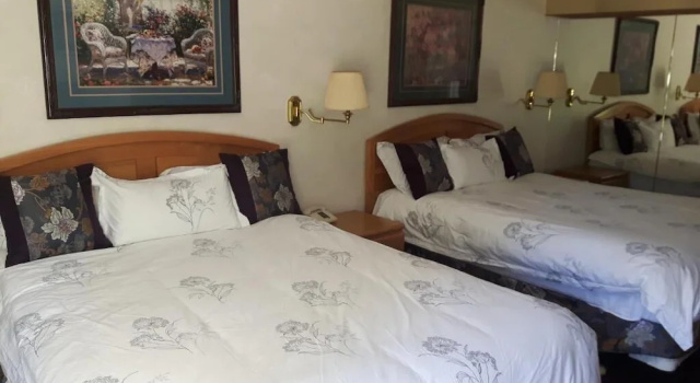 Номер Deluxe Inntowne Motel