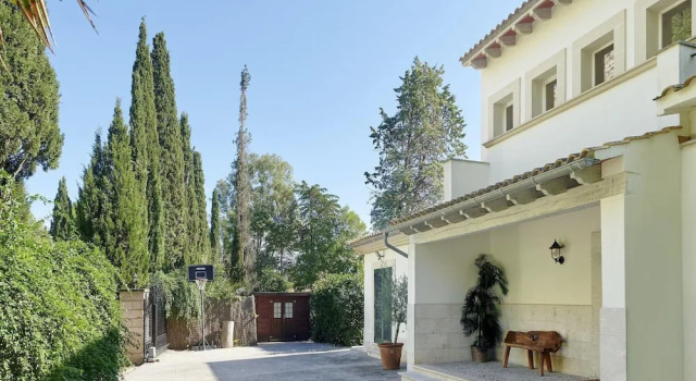 Villa on the Foot of La Font Hills