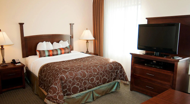 Двухместный люкс Staybridge Suites Wichita by IHG