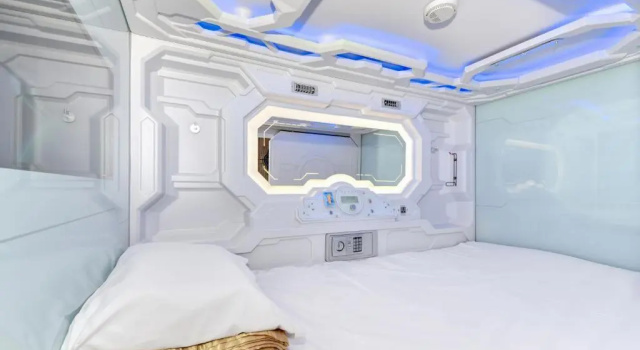 Капсула Deluxe Space Q Capsule Hotel