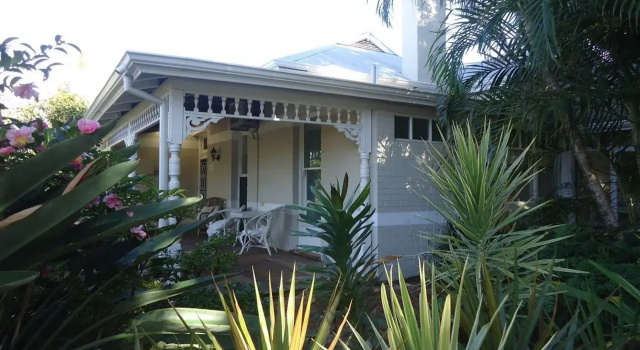 Durack House Bed and Breakfast, Забронировать Отель Отели Перта с парковкой, рядом с Станция East Perth, Парковка
