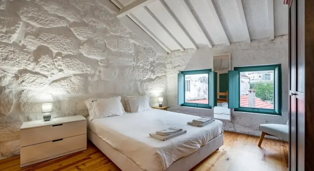 Nomad s Easy Stay - 1bdr Chalet in the Old Town, Забронировать Шале Порту Регион Порту