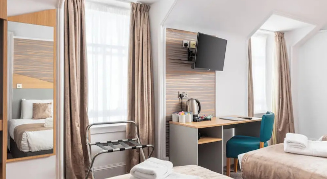 Четырёхместный номер Caledonian Hotel 'A Bespoke Hotel’