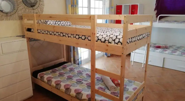 Кровать в общем номере Vagueira Guest House