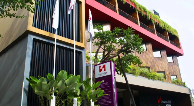 Отель Sevn Legian