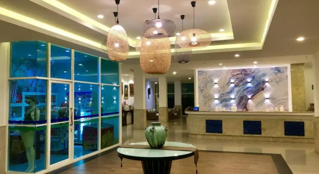 Blue Beach Grand Resort And Spa, Забронировать Курортный отель Раваи Мыанг Пху Кет, рядом с Пляж Чалонг
