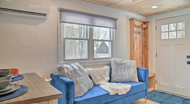 Modern Apartment: Near Hiking & Race Course, Book Lejlighed Wilton hoteller med parkering, Parkering