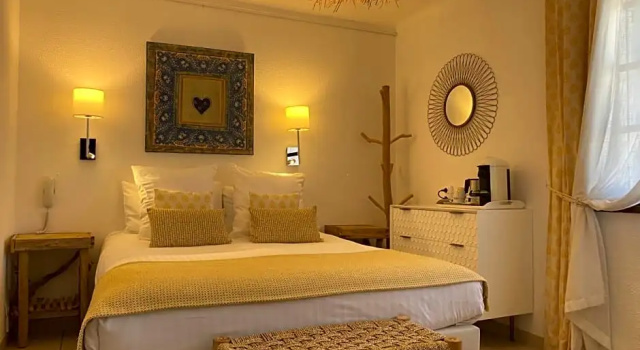 Номер Standard с видом на озеро Hôtel Le Neptune en Camargue