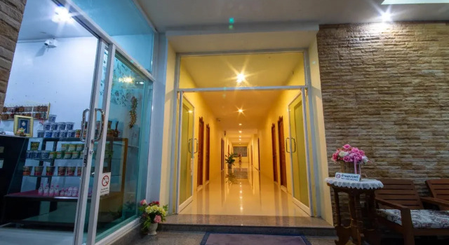 Ananya Bansuan, Брондау Қонақ үй Ban Luang Thailand