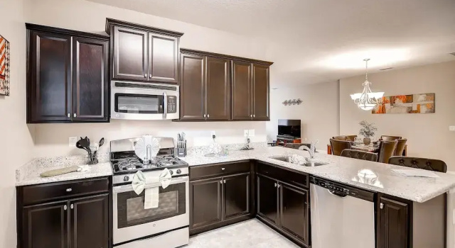 Коттедж 4329ac - Solterra Gated Resort 5 Bedroom Home by RedAwning