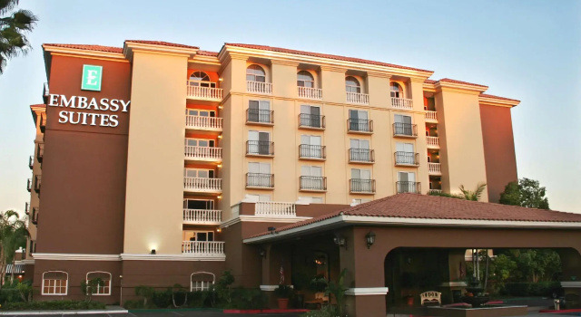 Embassy Suites by Hilton Anaheim North, Забронировать Отель Анахайм Disneyland California