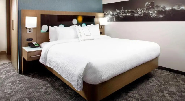 Номер Standard Courtyard Akron Downtown