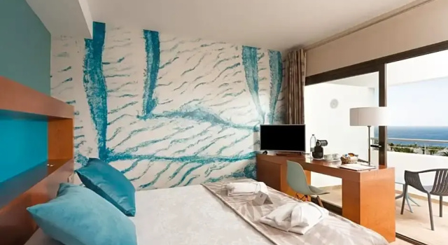 Четырёхместный номер Standard Hotel Costa Calero Thalasso & Spa