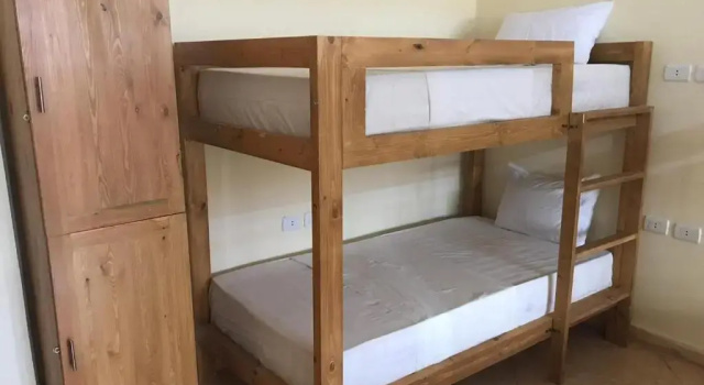 Кровать в общем номере Alaska Camp & Hotel