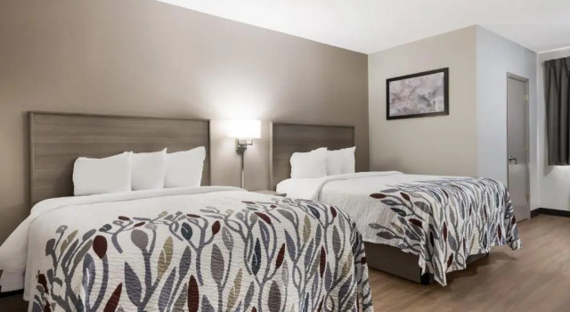 Четырёхместный номер Superior Red Roof Inn Weedsport