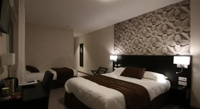 Трёхместный номер Classic Logis Hôtel - La Chambre dAmiens