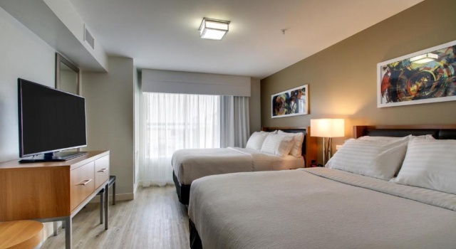 Четырёхместный номер Standard Holiday Inn & Suites Peoria At Grand Prairie by IHG