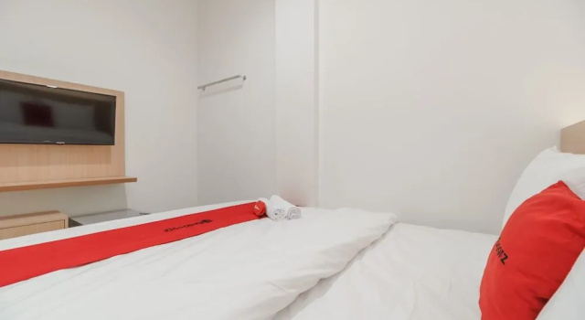 RedDoorz Plus near RS RK Charitas 2 Palembang